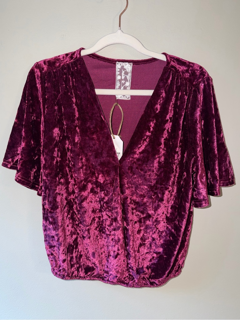 Sadie & Sage- Burgundy Crushed Velvet Bell Sleeve Top Size Small NWT